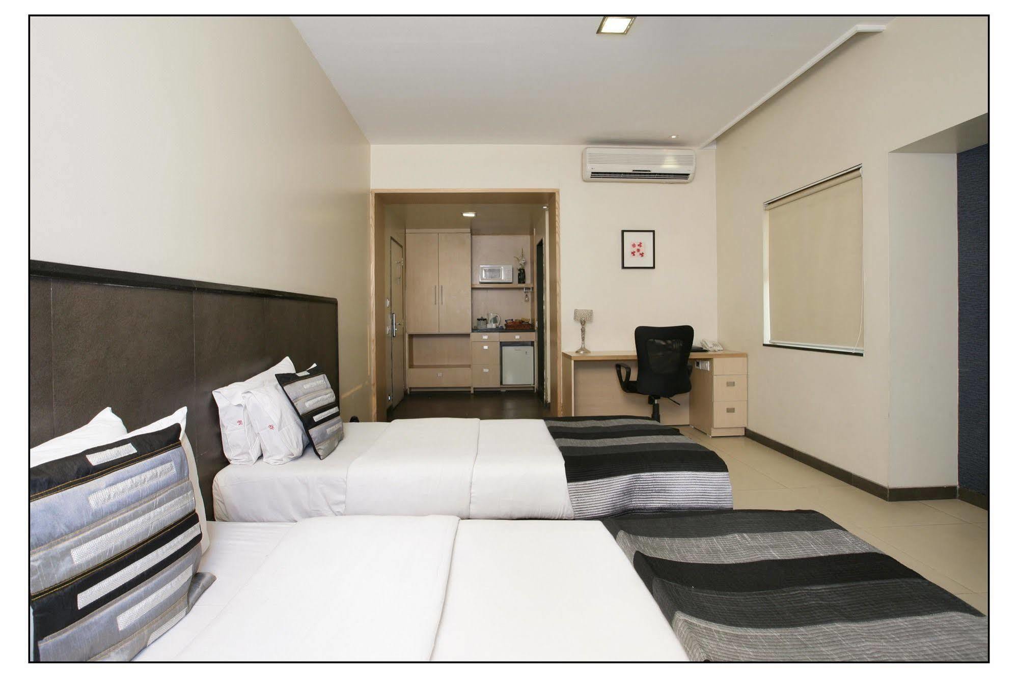 The Sirona Hotel Pune Zewnętrze zdjęcie