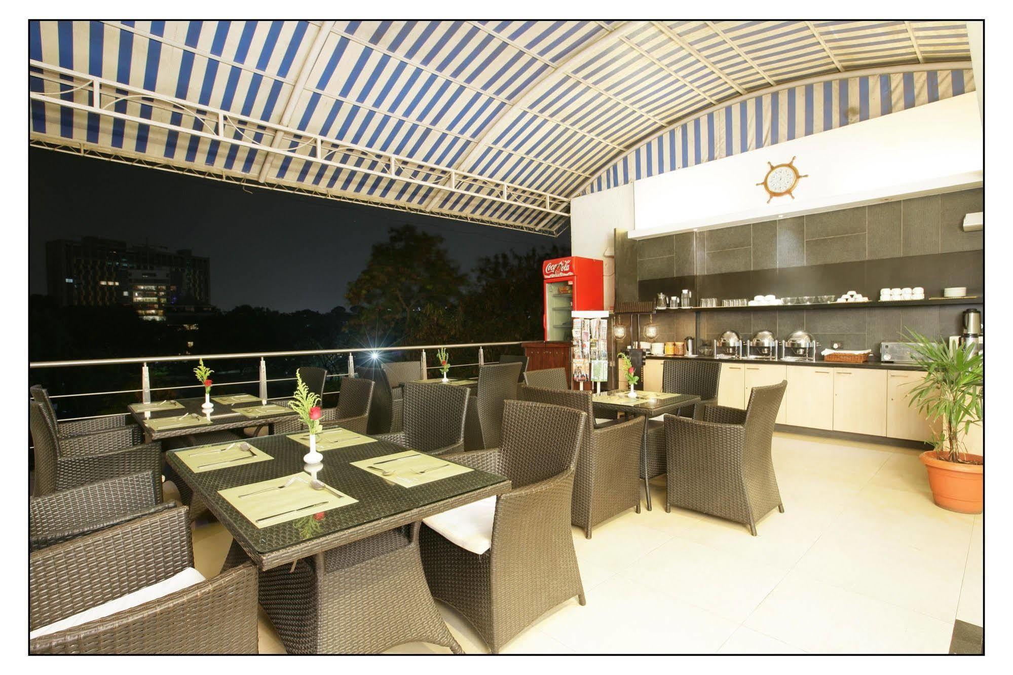 The Sirona Hotel Pune Zewnętrze zdjęcie