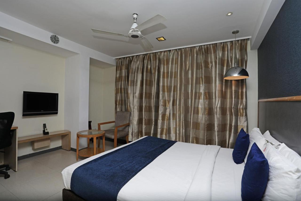 The Sirona Hotel Pune Zewnętrze zdjęcie